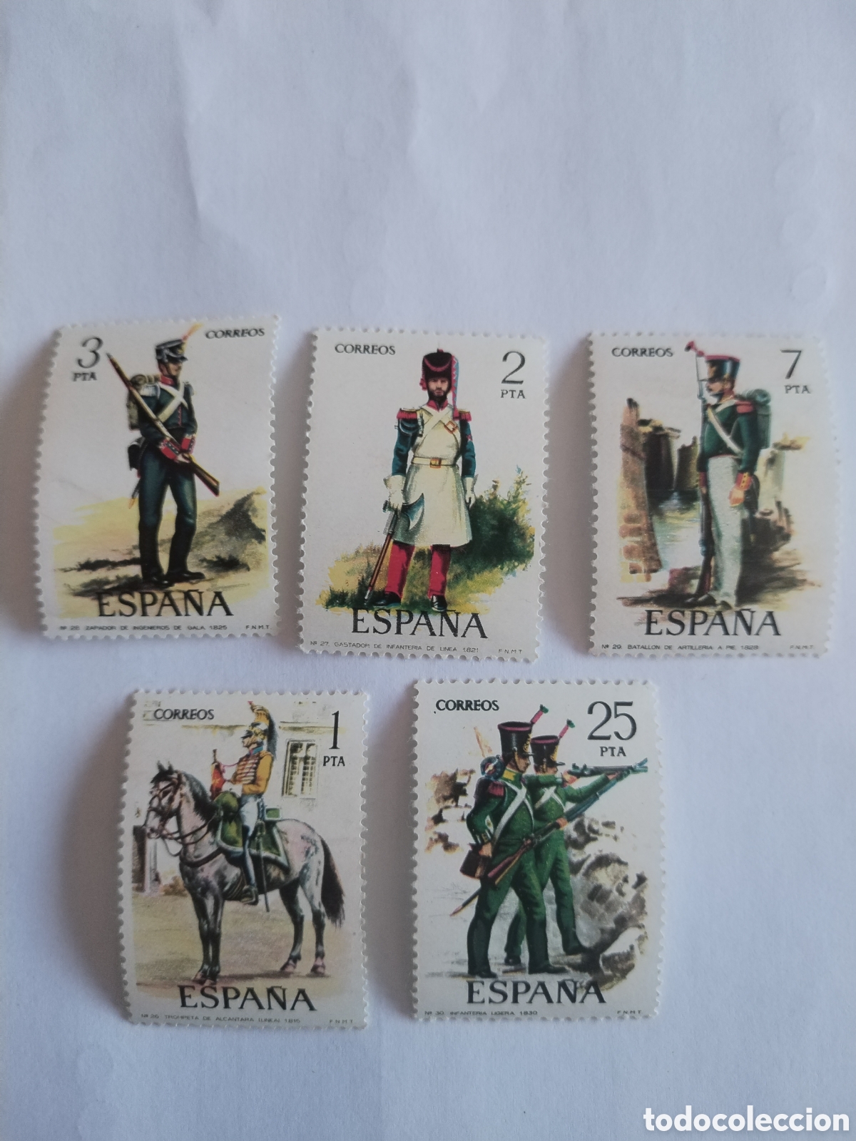 Sellos: Serie completa Sellos Espa&ntilde;a uniformes militares 1976 Edifil 2350 a 2354