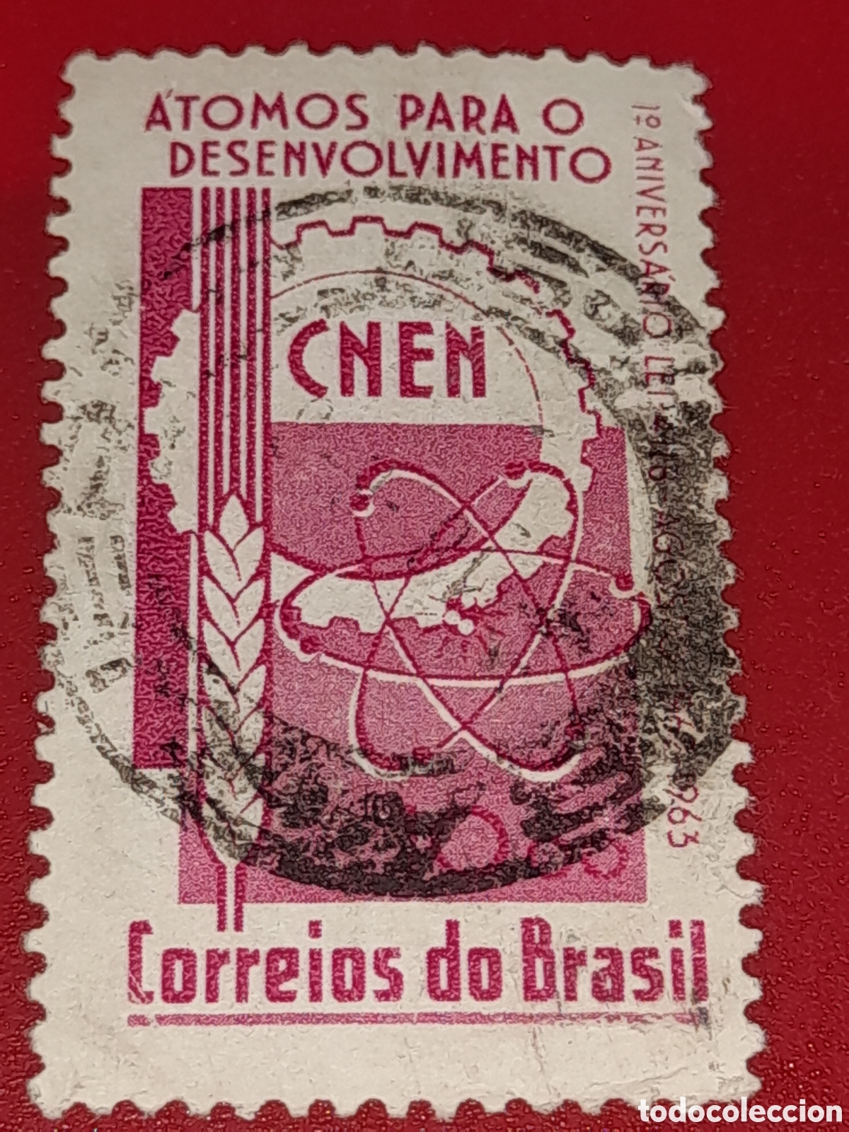 Sellos: Sello Brasil mtdo/udo 1963. 1Aniv ley utilizacion energia atomica. Atomo. Elextrones. Rueda dentada