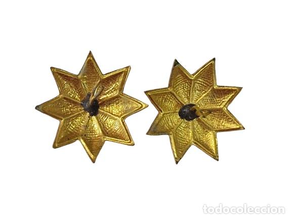 Sellos: estrellas doradas de ocho puntas