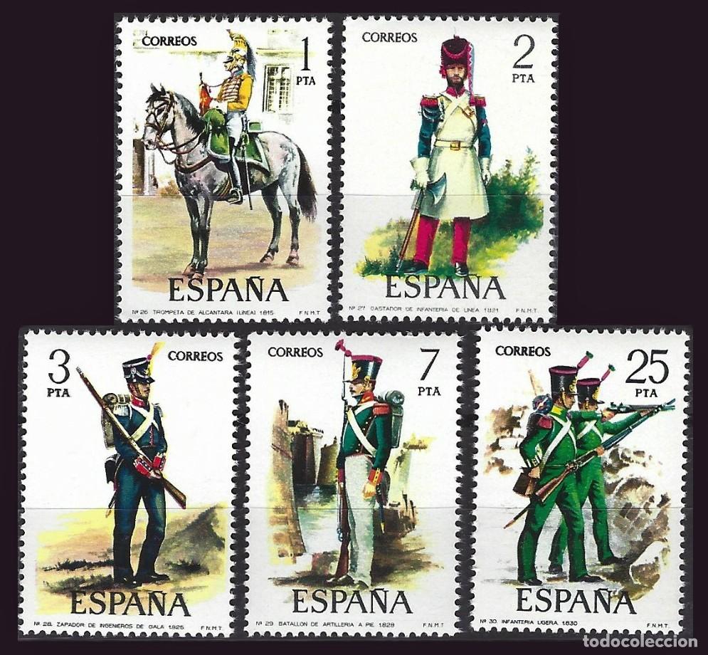 Sellos: 5v Espa&ntilde;a, 1976 | Unif. Militares (VI) | Ed: 2350/4, Yv: 1996/2000, Mi: 2243/7 MNH **