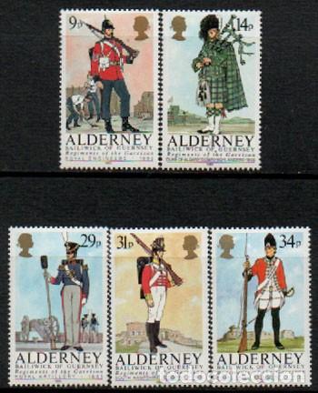 Sellos: Alderney (Gran Breta&ntilde;a) Ivert n&ordm; 23/27, Uniformes militares de unidades con guardia nuevo *** serie