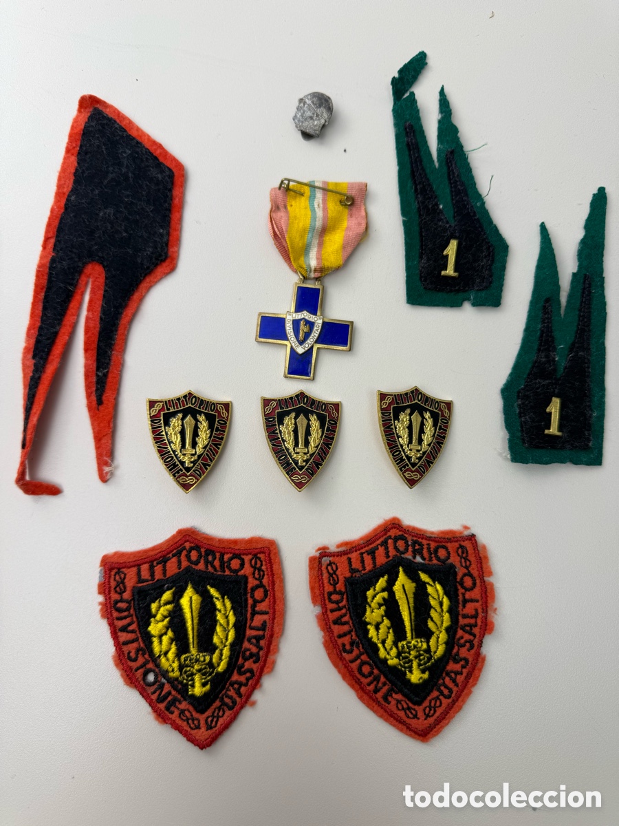 Sellos: Lote Divisiones D&rsquo;assalto Littorio. Insignias medalla parches pin Mussolini. Espectacular colecci&oacute;n