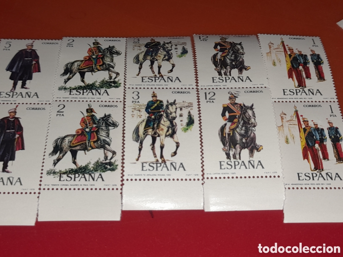 Sellos: Sello Espa&ntilde;a nuevo 1978. Uniformes militares. Caballo. Caballeria. Soldado. Historia. Bandera.