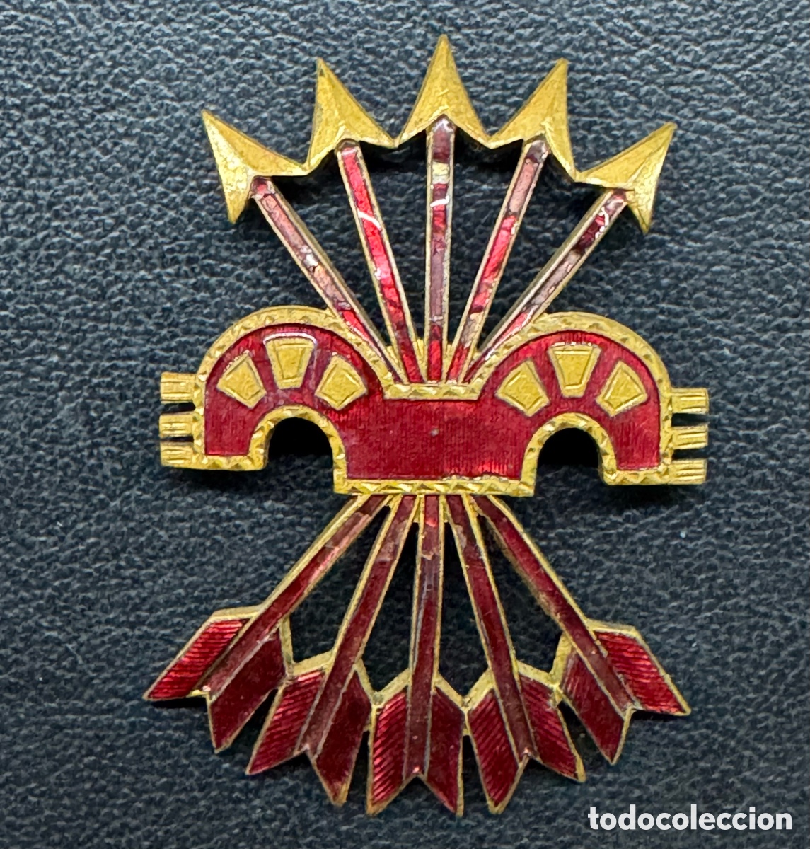 Briefmarken: Insignia pecho Jerarca o Jefe de Falange o del Movimiento 60 x42mm. Lat&oacute;n esmaltado