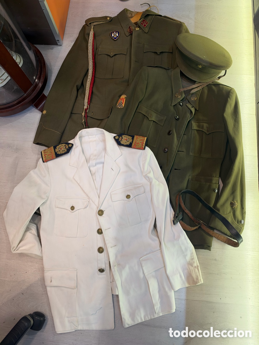 Sellos: Lote de 2 Guerreras y Gorra Militar