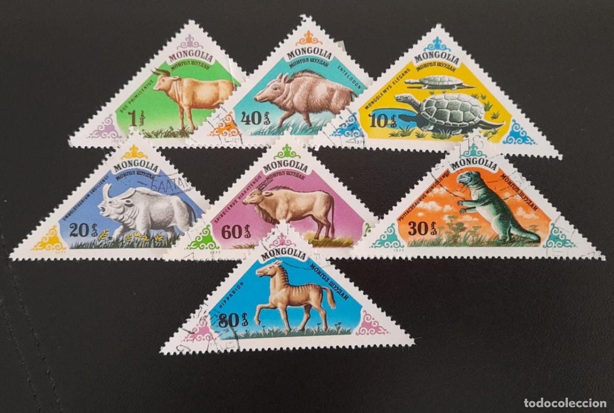 Sellos: SL) MONGOLIA ANIMALS HORSE, TURTLE, DINOSAUR IN TRIANGULAR SHAPE USED - Foto 1