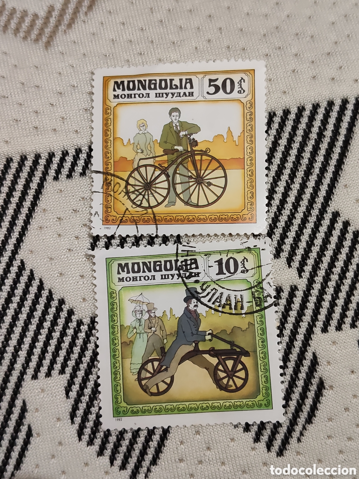 Sellos: 2 Sellos de Mongolia serie tem&aacute;tica sobre la historia y evoluci&oacute;n de la bicicleta 1982 muy buenos
