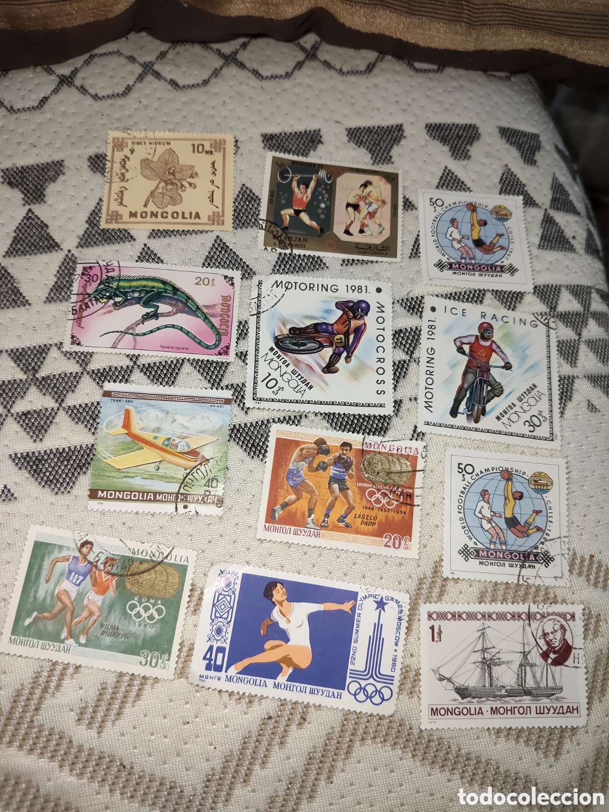 Sellos: 12 sellos de Mongolia variados muy buenos