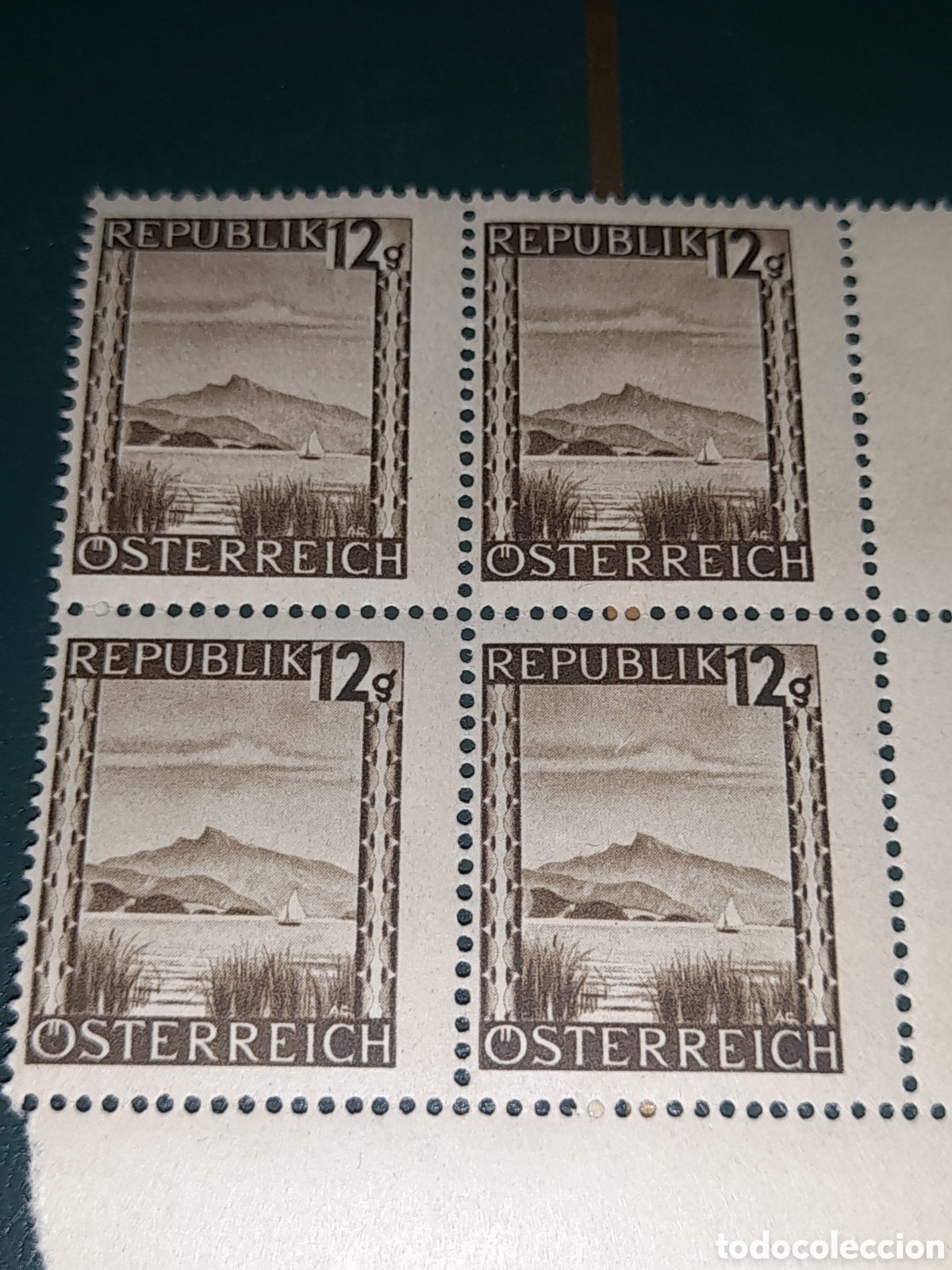 Sellos: Sello Austria nuevo 1945. Paisajes. Vistas. Naturaleza. Schafberg. Monta&ntilde;a. Flora. Barco. Velero