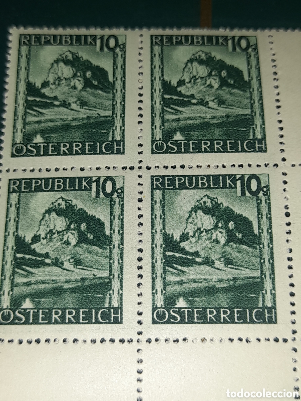 Sellos: Sello Austria nuevo 1945. Paisajes. Vistas. Naturaleza. Monta&ntilde;a. Roca. Hochosterwitz.