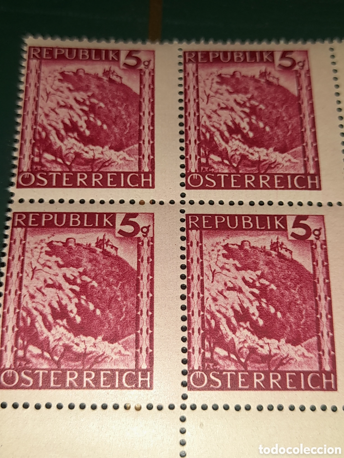 Sellos: Sello Austria nuevo 1945. Paisajes. Vistas. Leopoldsberg. Monta&ntilde;a. Aldea. Naturaleza.