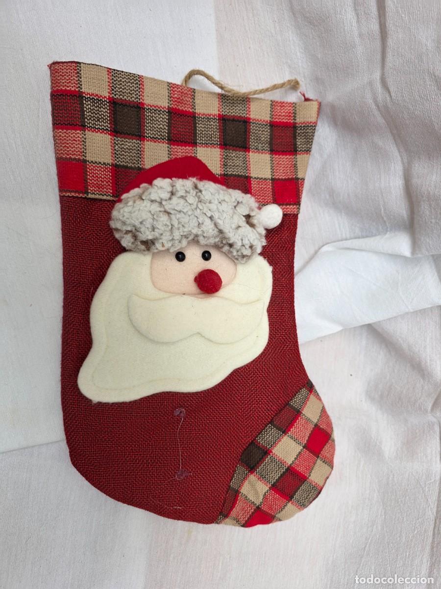 Sellos: Calcet&iacute;n de Navidad con figura de Pap&aacute; Noel y detalles a cuadros