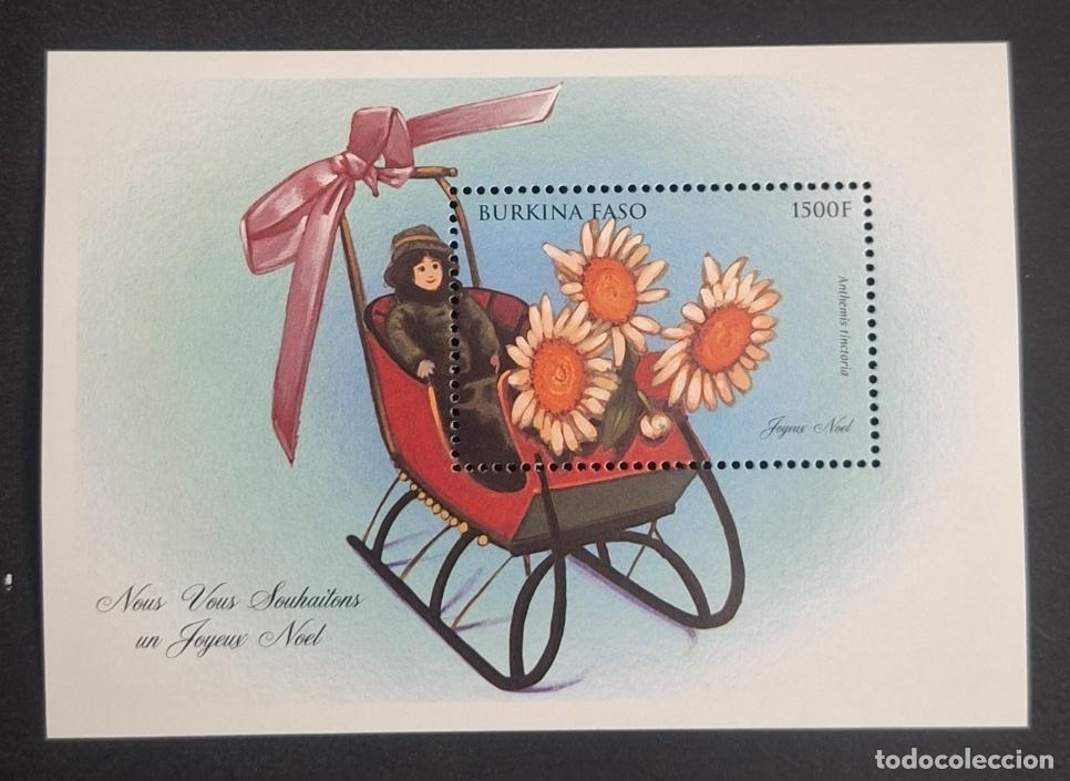 Sellos: Burkina Faso 1998 Mi. Bl. 186 Navidad trineo mu&ntilde;eca flores Anthemis
