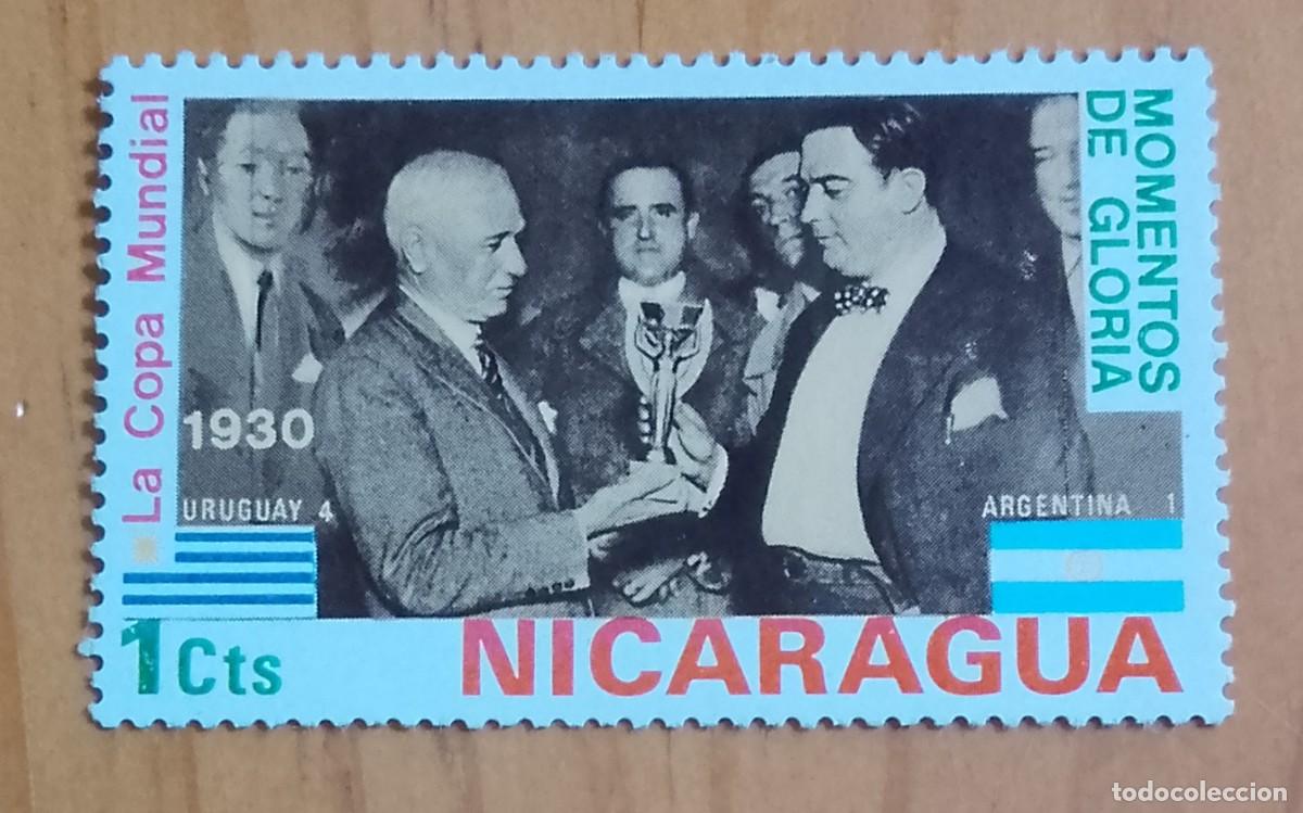 Sellos: NICARAGUA - V/F 1 CTS. A&Ntilde;O 1974, MOMENTOS DE GLORIA, COPA DEL MUNDO FUTBOL, A&Ntilde;O 1930 URUFUy - yv 953