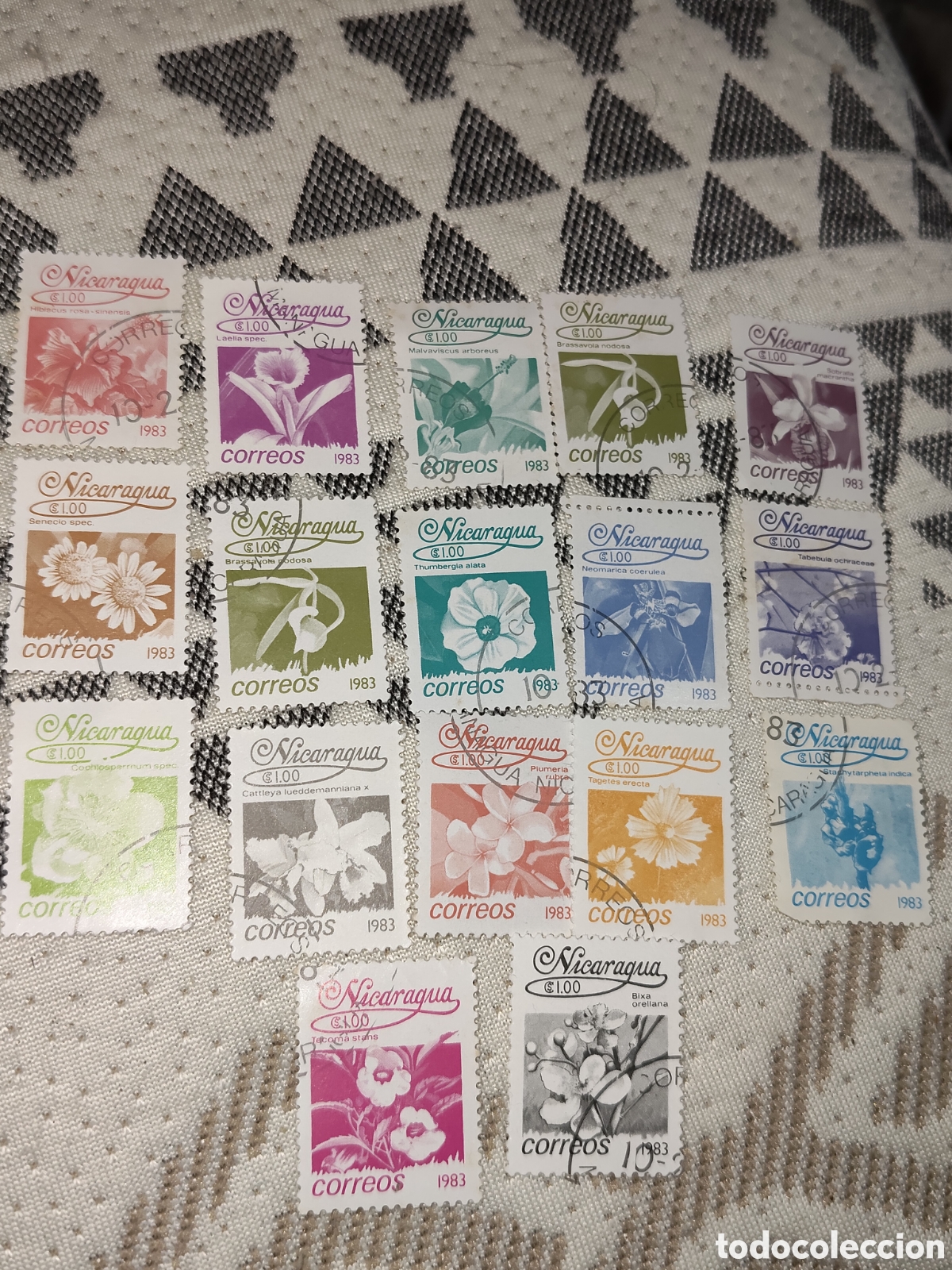 Sellos: 17 sellos de Nicaragua flores locales 1983