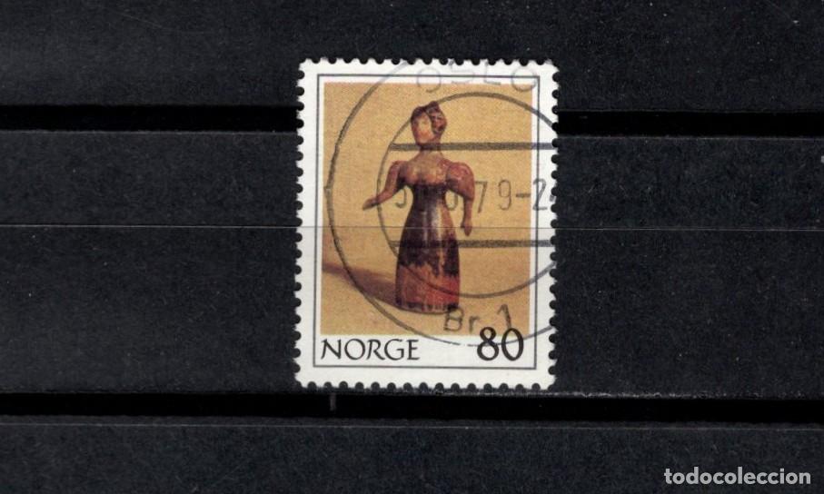 Sellos: Sello usado. Navidad. Mu&ntilde;eca de madera de 1830. 80 ores. 1978. Yvert 743.