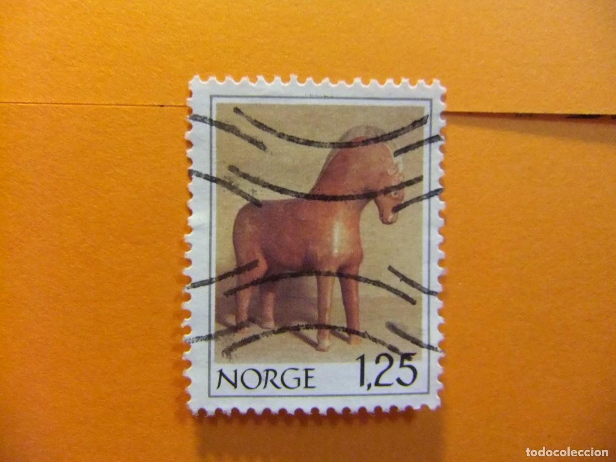 Sellos: L 47 NORUEGA NORGE 1978 / JUGETE ANTIGUO caballo de madera / YVERT 745 FU