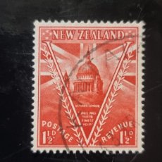 Sellos: SELLO USADO NUEVA ZELANDA 1946 -CATEDRAL DE SAN PABLO - PAZ Y VICTORIA. Lote 380280794