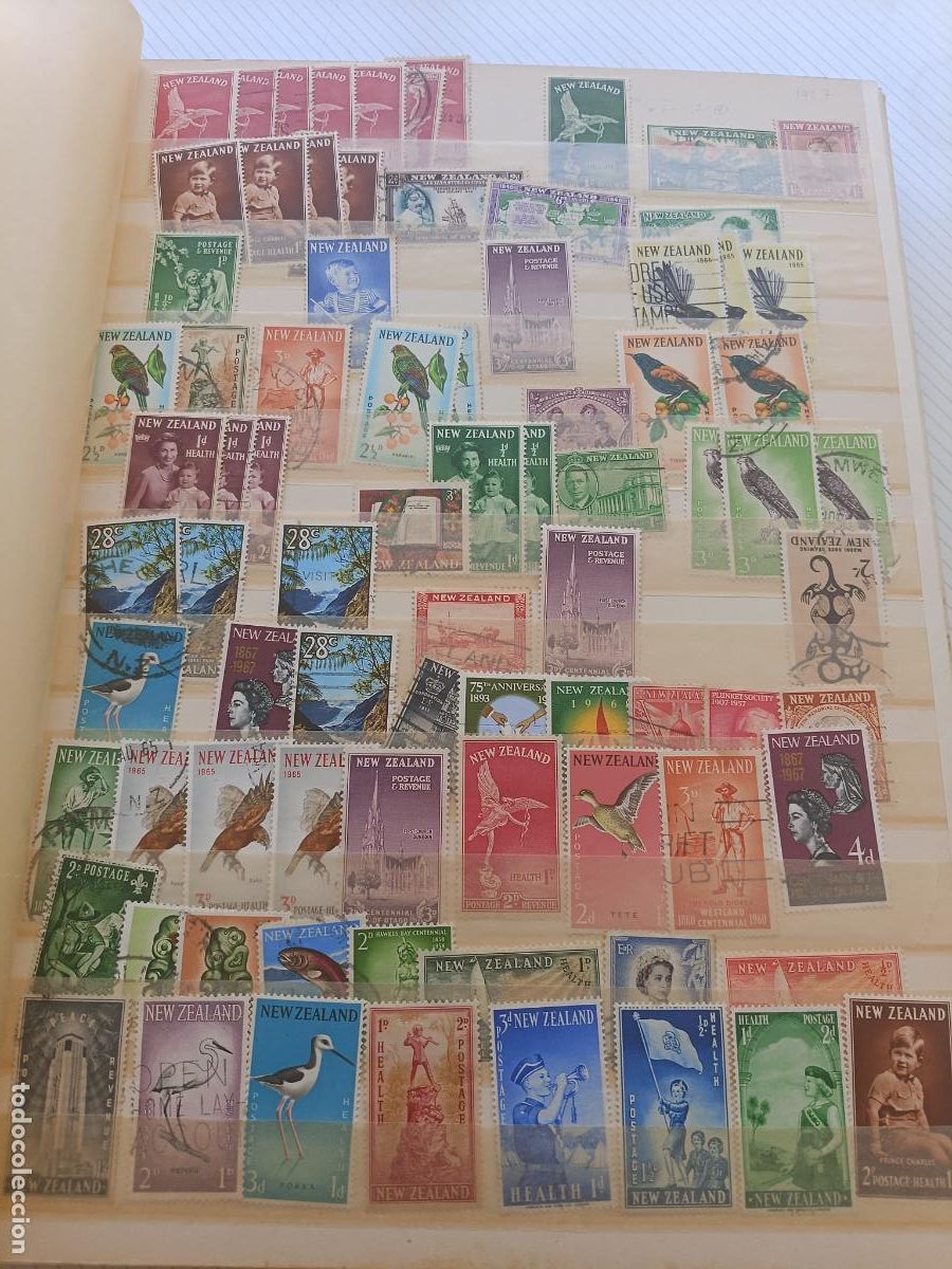 Sellos: Nueva Zelanda. Lote de 81 sellos, antiguos, usados y nuevos