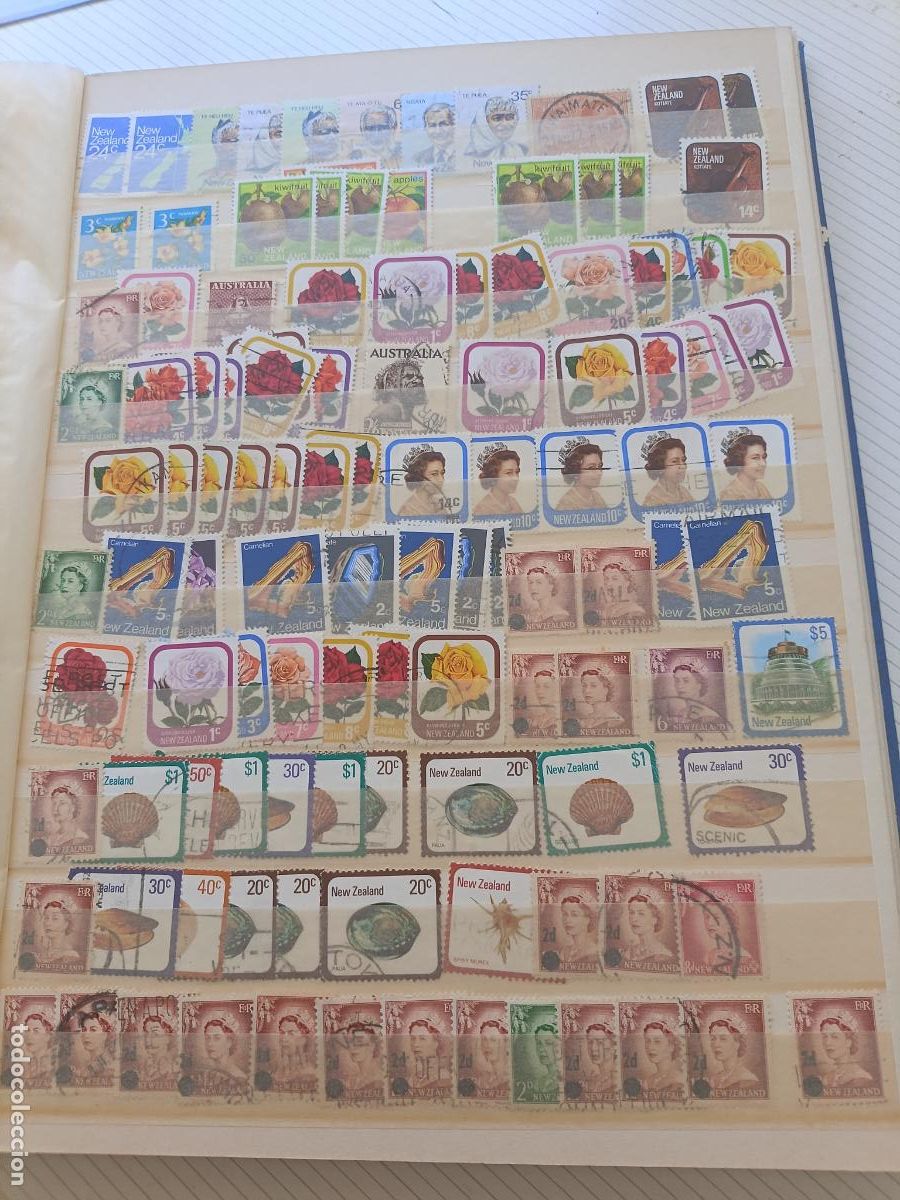 Sellos: Lote de m&aacute;s de 100 sellos de Nueva Zelanda