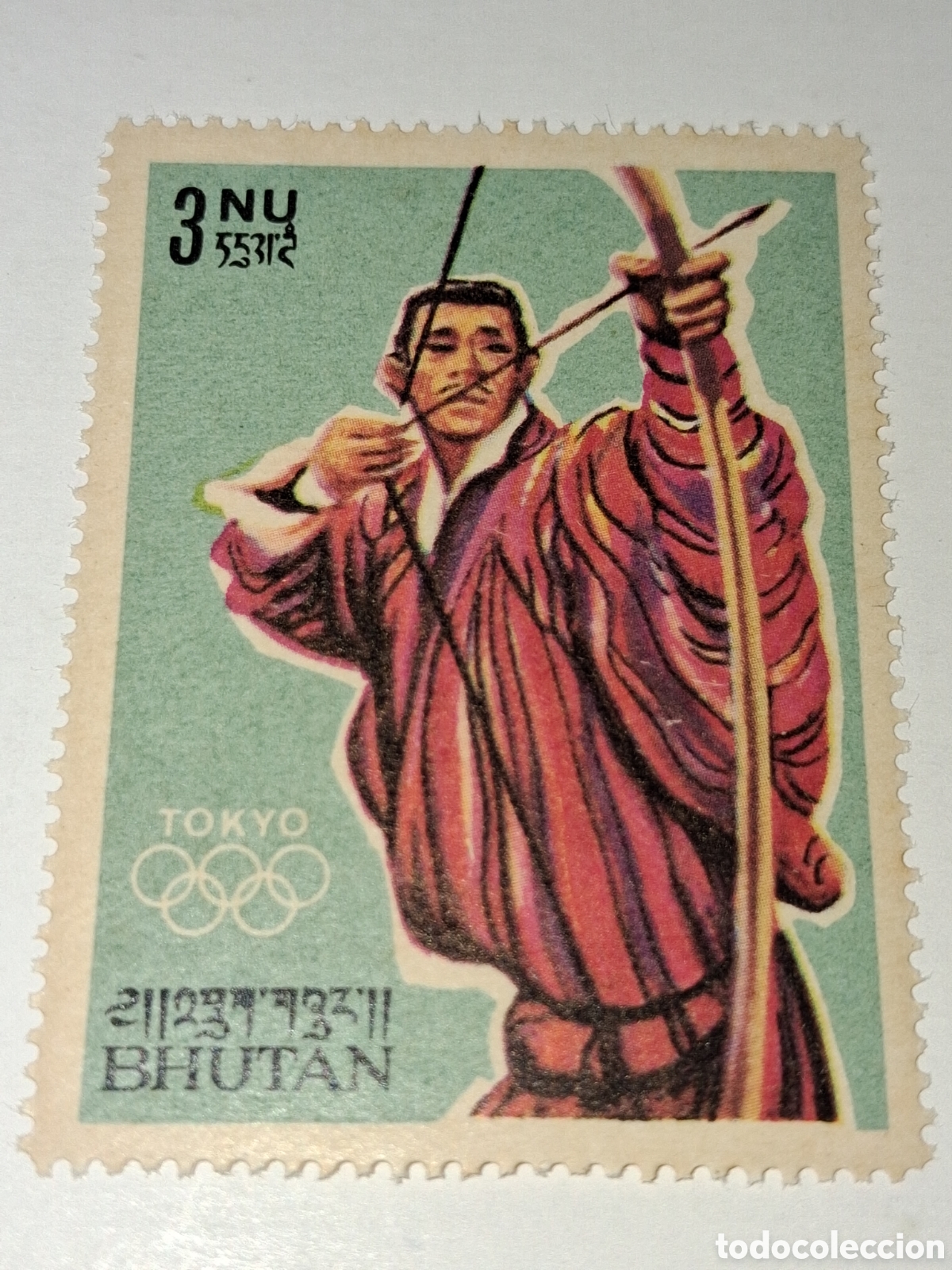 Sellos: Sello (1/7v) Bhut&aacute;n nuevo/bgr 1964. Juegos olimpiada. Tokio. Deporte. Tiro arco. Folclore. Traje. Di
