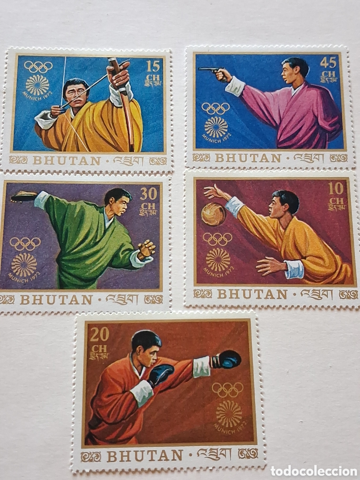 Sellos: Sello Bhut&aacute;n nuevo/bgr 1972. Juegos olimpiada Munich. Deporte. Tiro. Arco. Disfraz. Folclore. Boxeo.