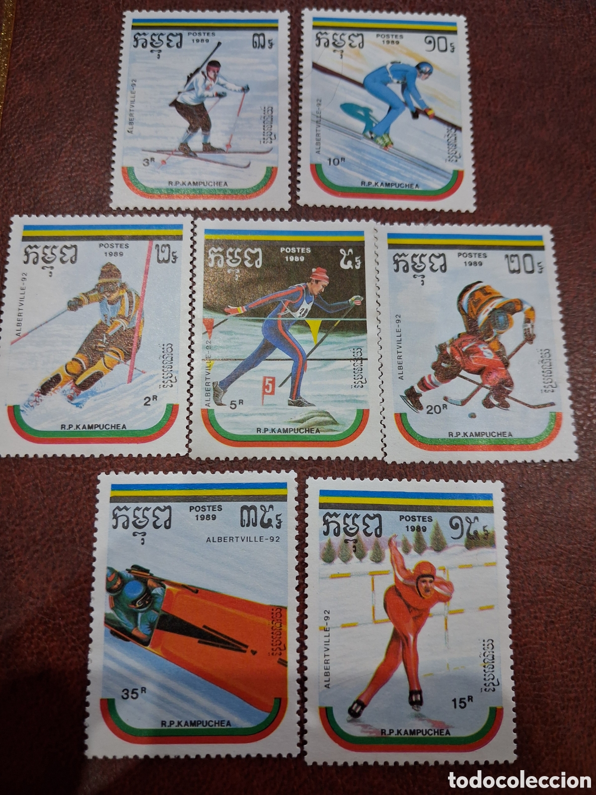 Sellos: Sello Camboya no mtdo/rdo 1984. Juego olimpiada invierno. Sarajevo. Deporte. Esqu&iacute;. Hockey. Descenso