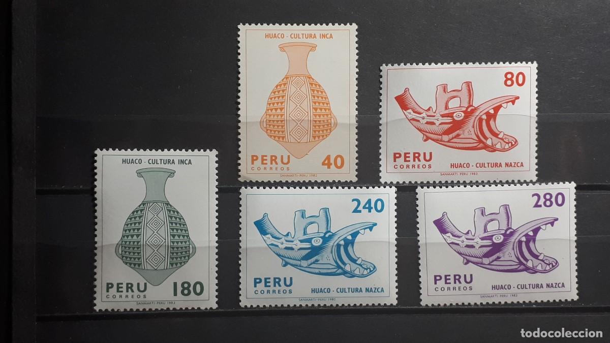 Sellos: PER&Uacute;. ARTE. A&Ntilde;O 1982. **. EDIFIL 724/9. Falta 725.