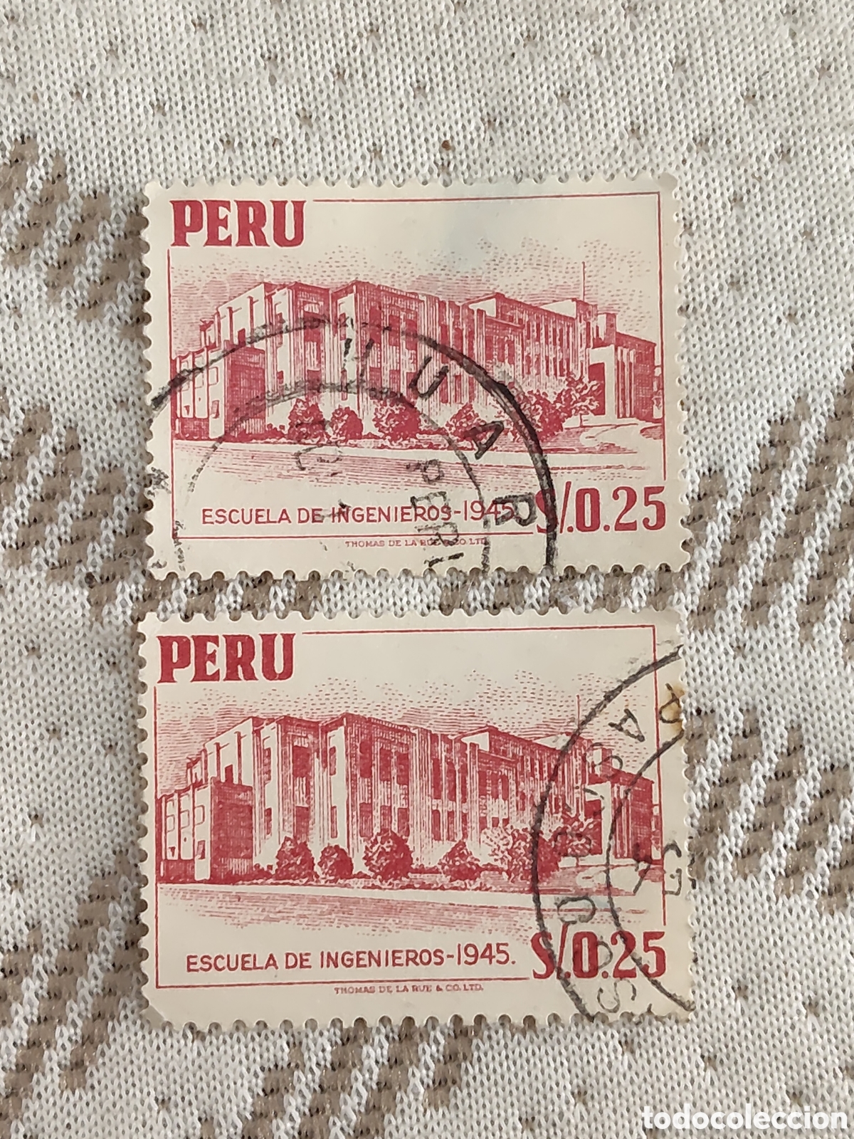 Sellos: 2 sellos de Per&uacute; Escuela de Ingenieros 1945