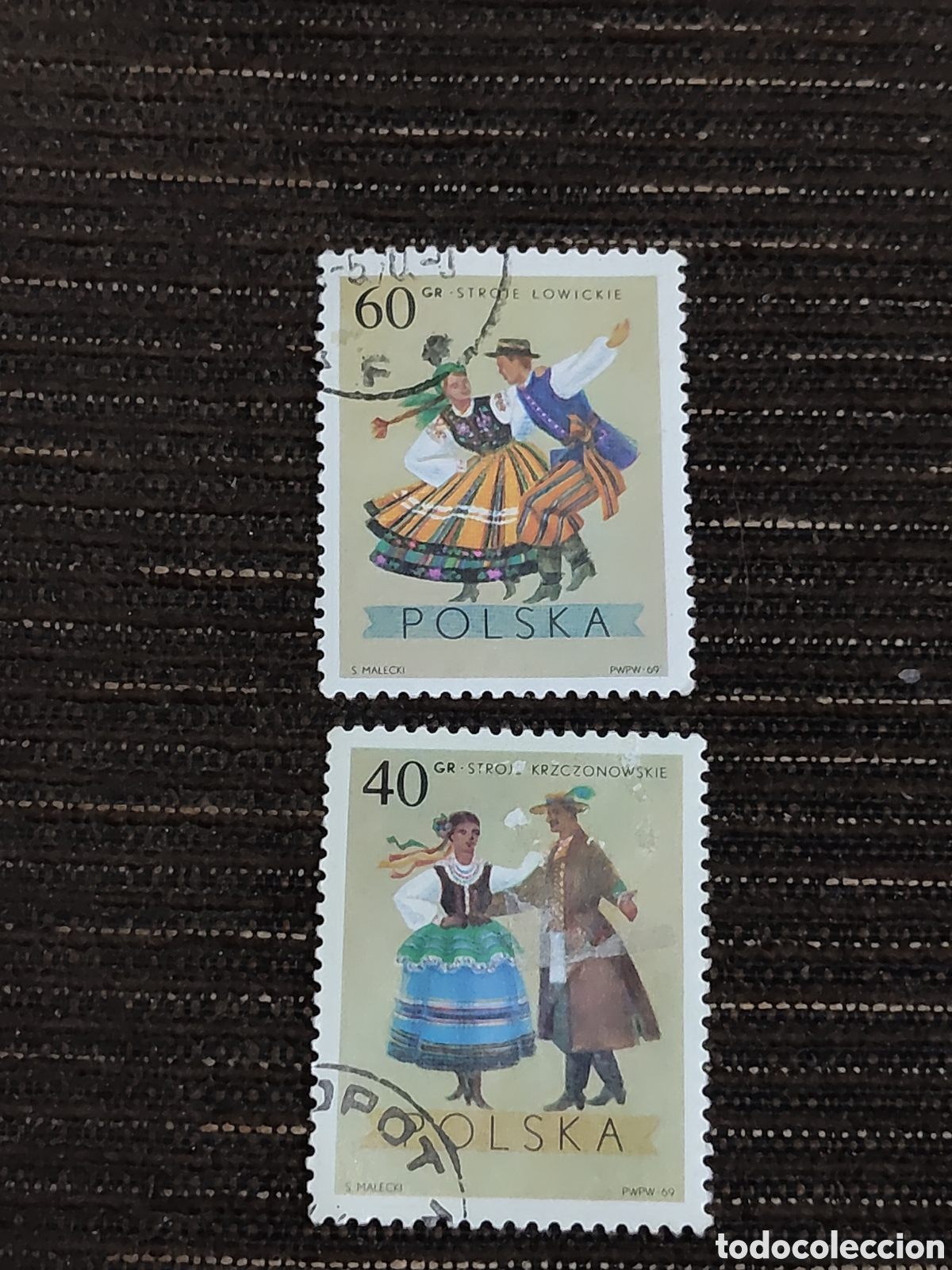 Sellos: 2 sellos de Polonia trajes regionales y bailes folcl&oacute;ricos 1969