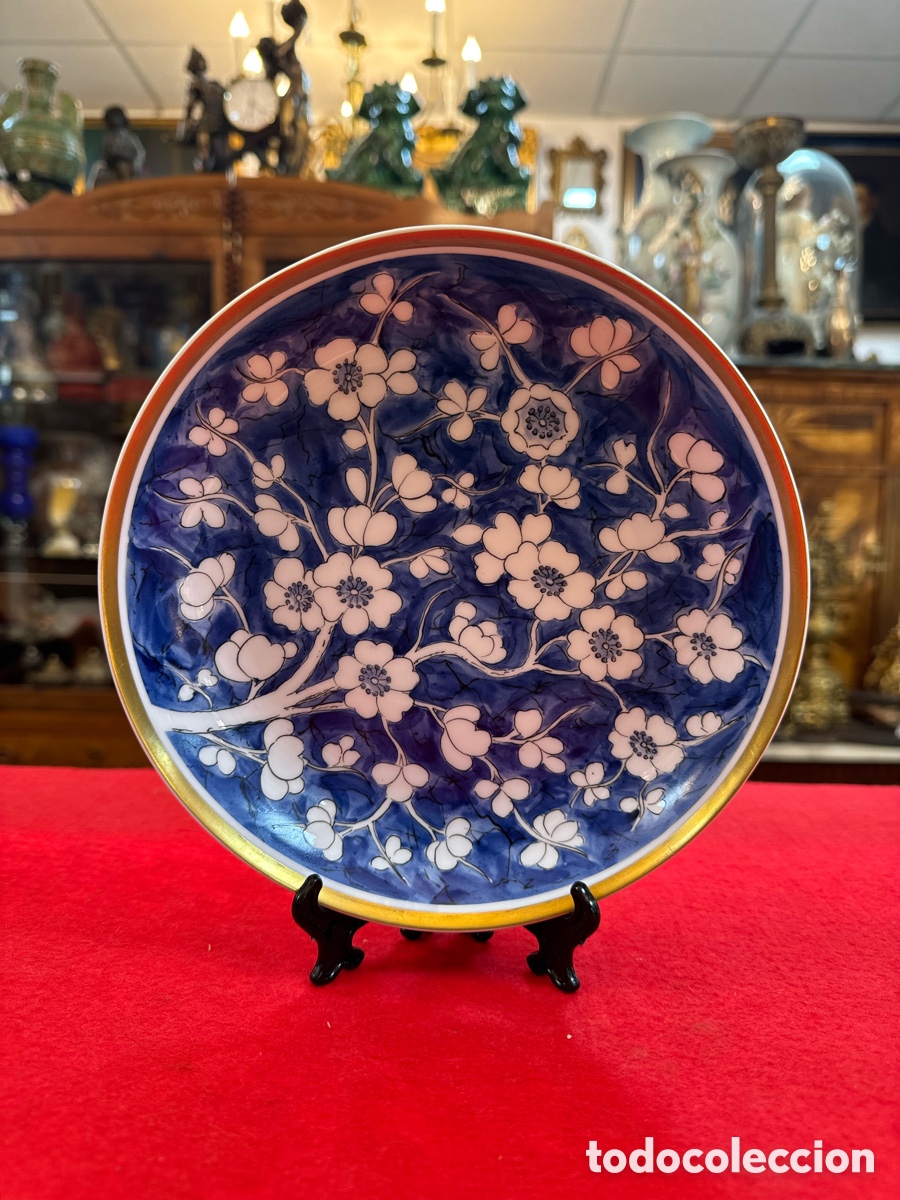 Francobolli: PLATO DE PORCELANA PORTUGUESA CON ESTAMPADO FLORAL, 19 cm DI&Aacute;METRO