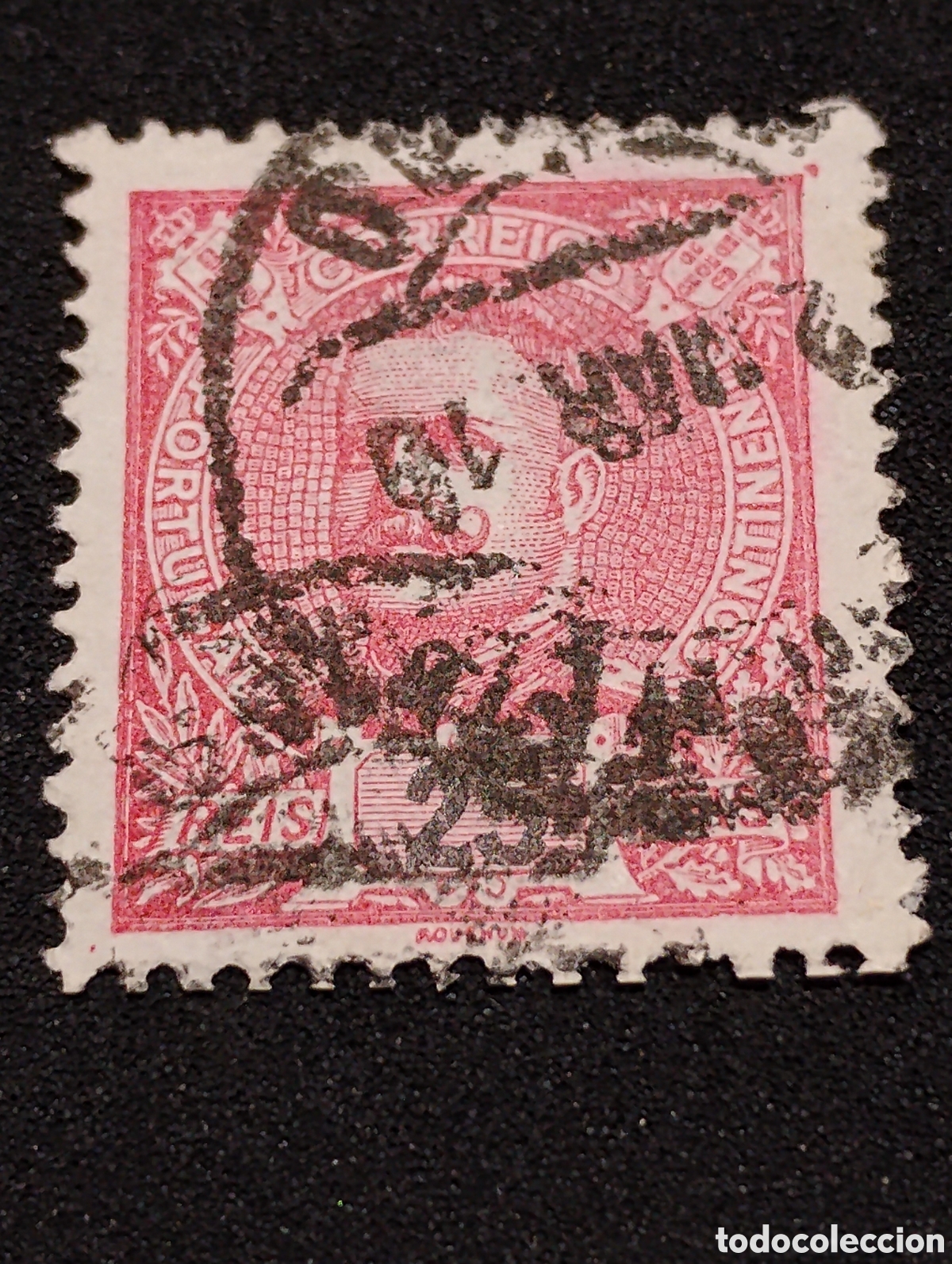 Francobolli: Imagen muestra un sello postal antiguo de Portugal. El sello es de 25 reis.