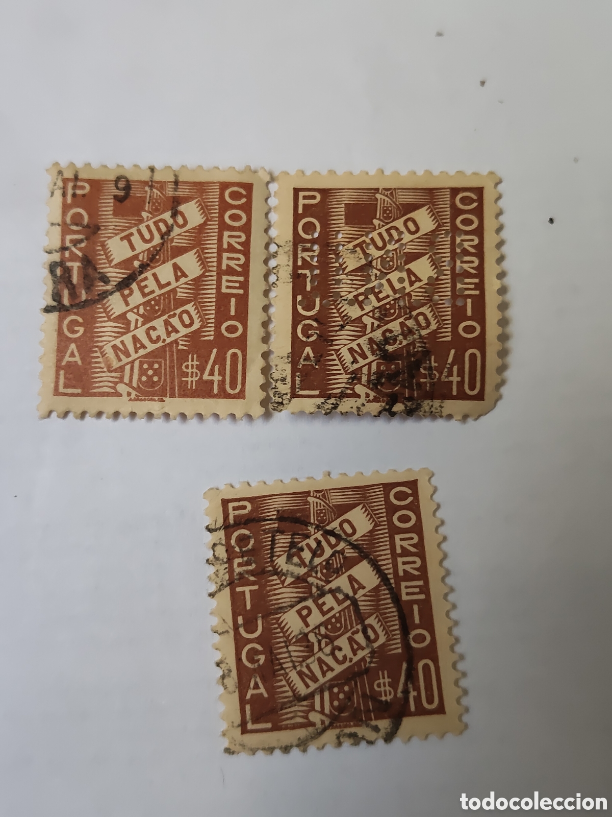 Sellos: 3 sellos de Portugal Escudo de armas con pergamino Todo por la Naci&oacute;n 1935 usados