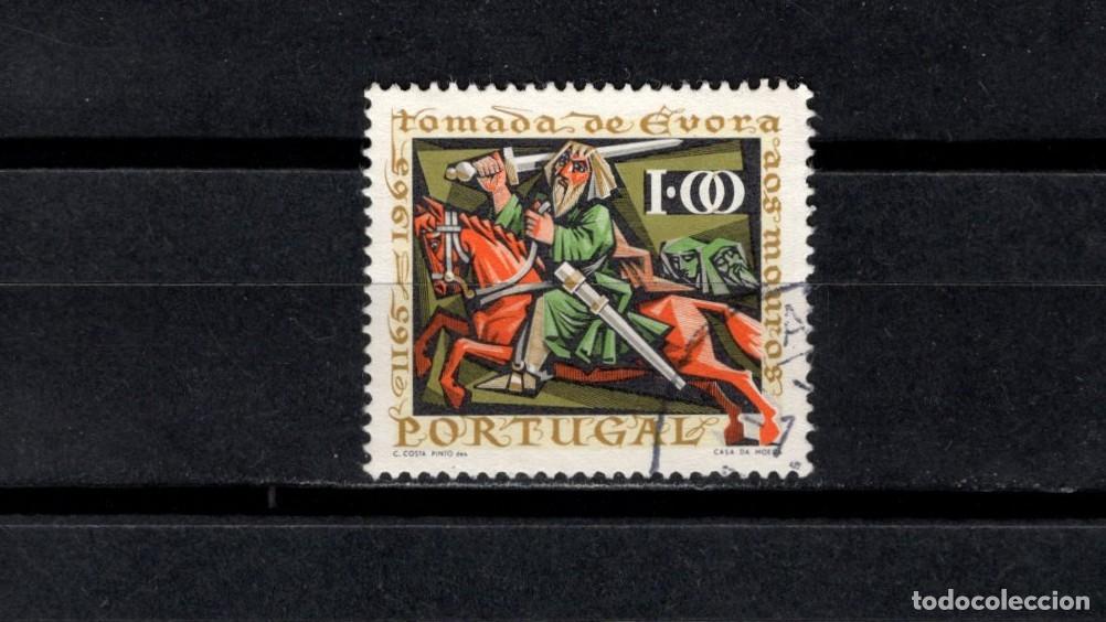 Sellos: Sello usado. VIII Centenario Reconquista de&Eacute;vora. 1 escudo. 1966. Yvert 987.