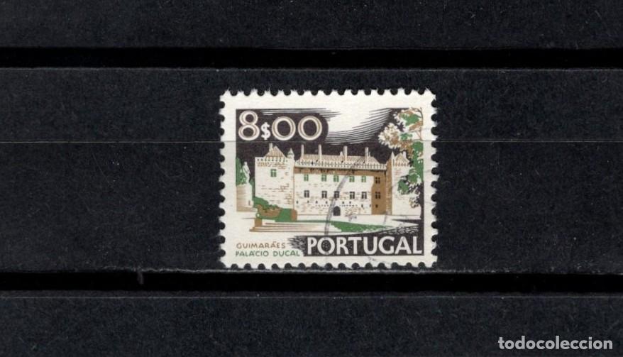 Sellos: Usado. Ciudades y Monumentos. Palacio ducal. Guimar&atilde;es. 8 escudos. 1973. Yvert 1195.