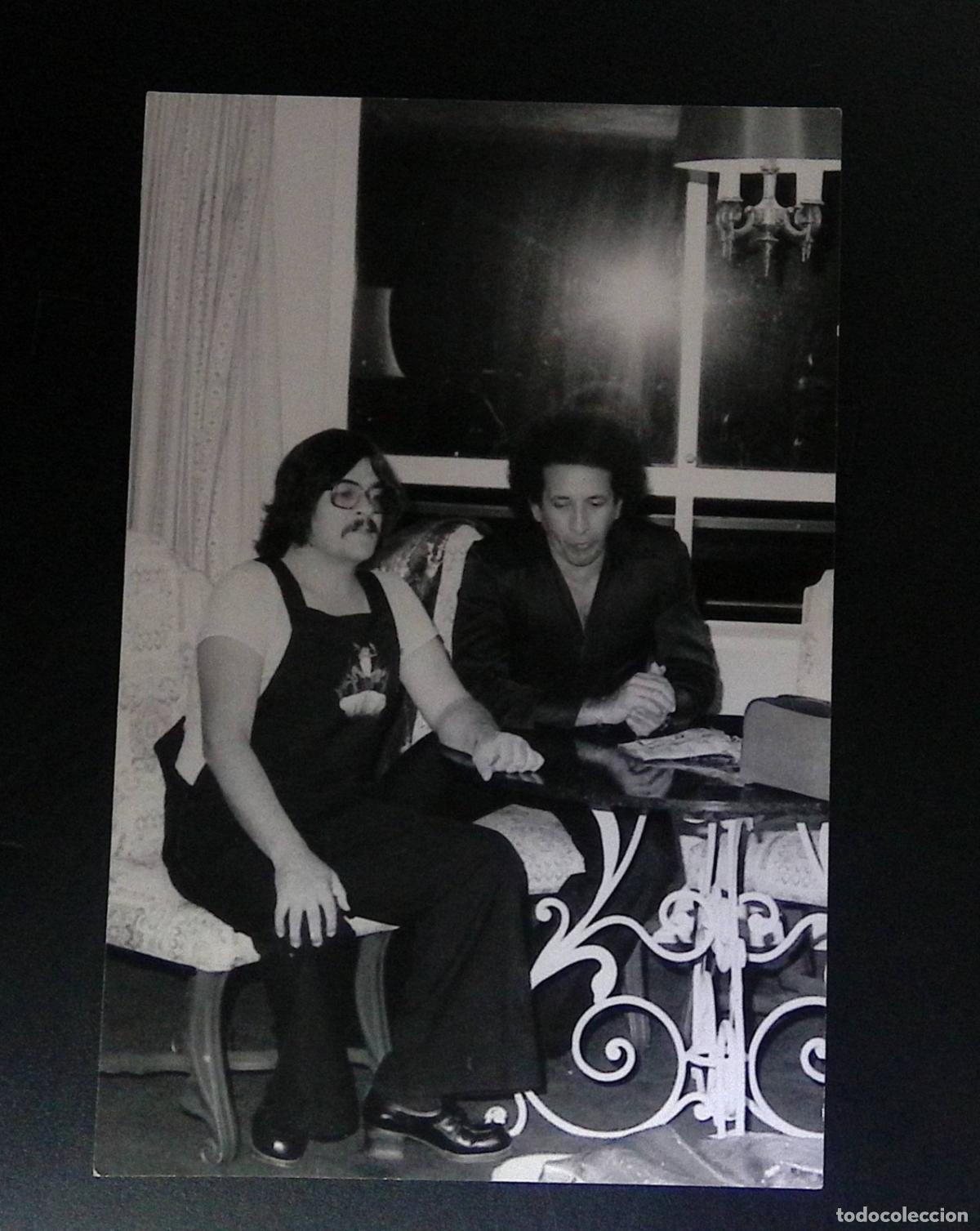 Sellos: CMI) 1975. MEXICO. DOMESTIC SOCIAL SCENE / HISTORICAL PORTRAIT OF TWO PEOPLE IN A LIVING ROOM NEXT T