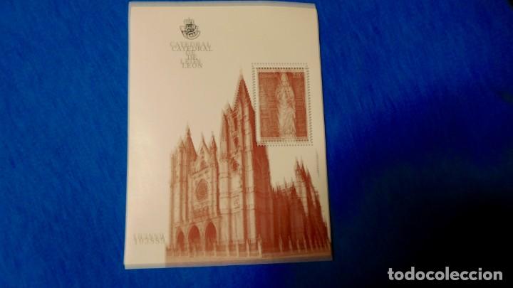 Sellos: Hoja conmemorativa de la catedral de Le&oacute;n - Foto 1