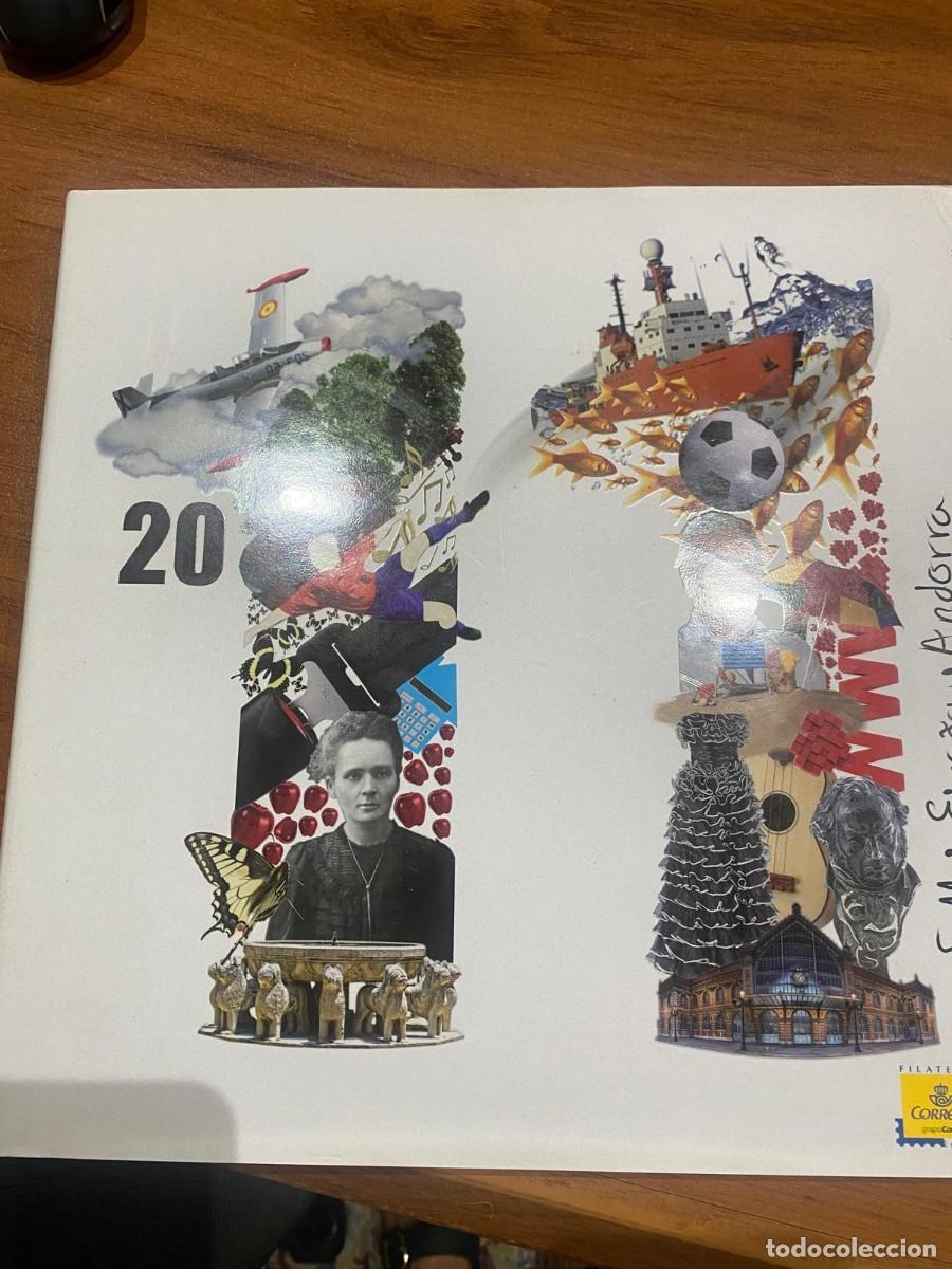 Sellos: LIBRO DE CORREOS -VALORES DEL TIEMPO A&Ntilde;O 2011- SIN SELLOS
