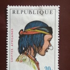 Sellos: RUANDA 1970. YVERT 409. TOCADOS AFRICANOS. MUJER TOUBOU DE CHAD. TRAJES TIPÌCOS. MUJERES.