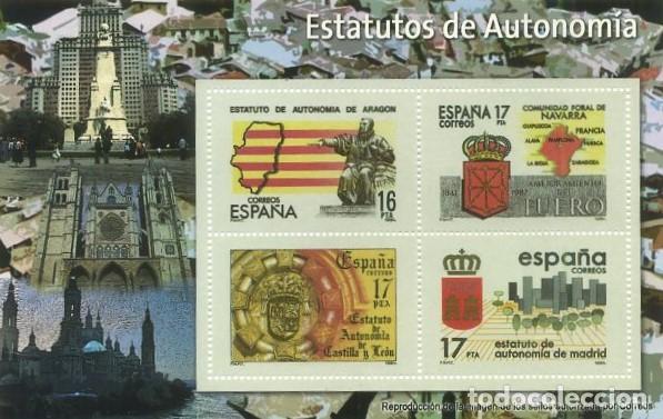 Sellos: REPRODUCCI&Oacute;N HOJA BLOQUE DE SELLOS, ESTATUTOS DE AUTONOMIA. EL MUNDO. SELLO-667