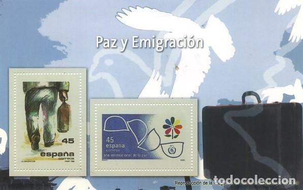 Sellos: REPRODUCCI&Oacute;N HOJA BLOQUE DE SELLOS, PAZ Y EMIGRACION. EL MUNDO. SELLO-674