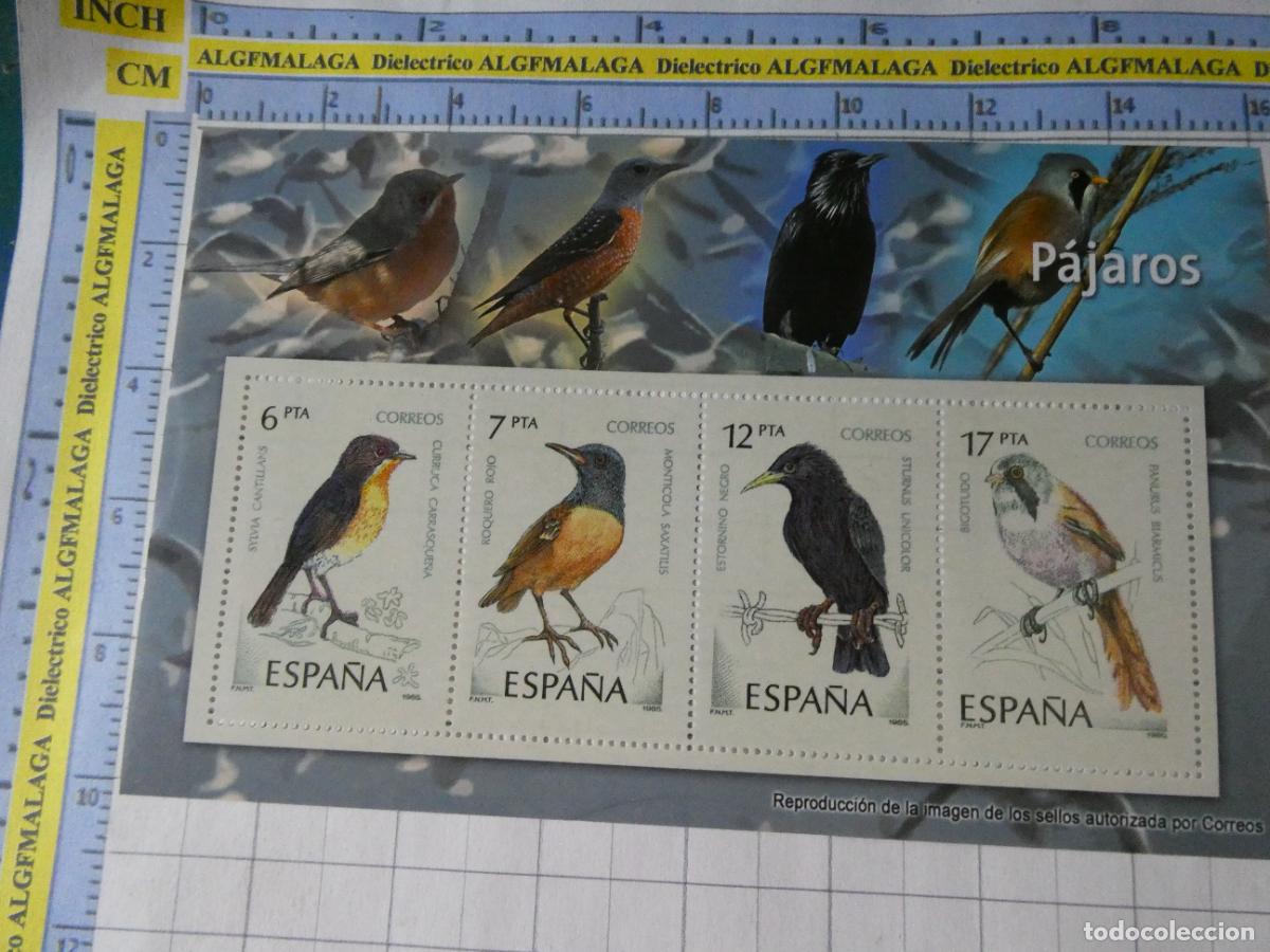 Selos: HOJA BLOQUE FACS&Iacute;MIL. SELLOS DEMOCRACIA. P&Aacute;JAROS CURRUCA ESTORNINO, BIGOTUDO, ROQUERO ROJO. 345