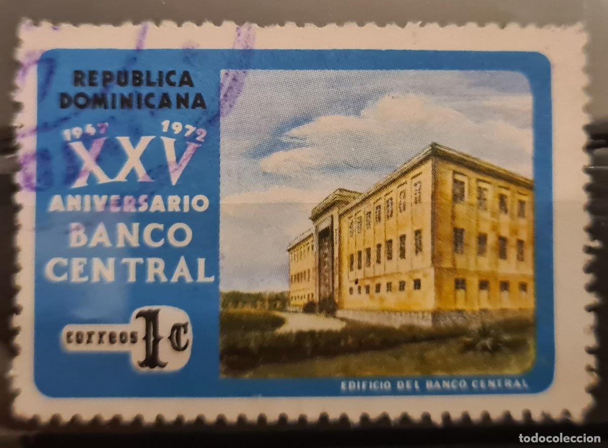 Francobolli: Sello usado de la Rep&uacute;blica Dominicana 1972: XXV aniversario de la Banca Central