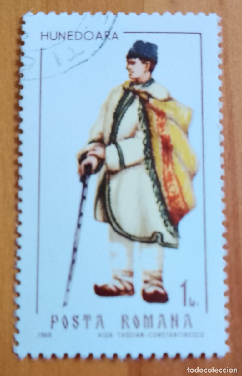 Sellos: RUMANIA - 1 L - TRAJE REGIONAL DE LA CIUDAD DE HUNEOARA - VER DESCRIPCI&Oacute;N.