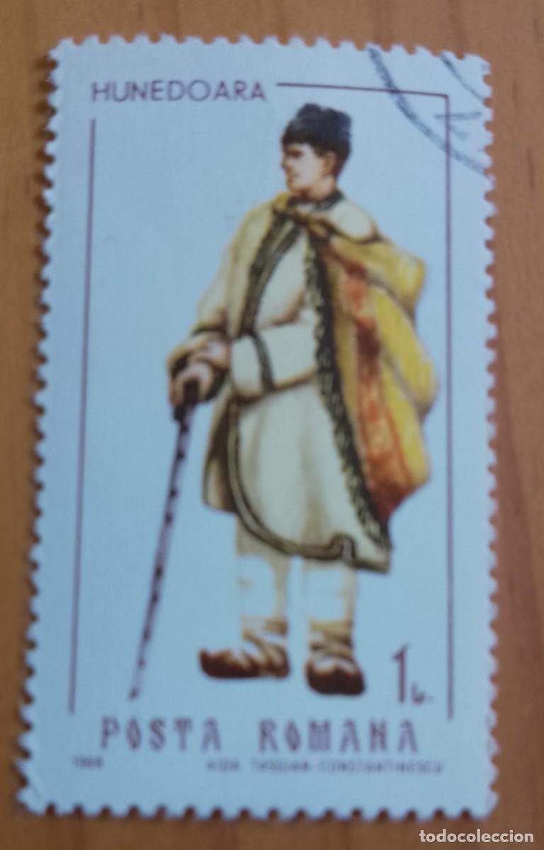 Sellos: RUMANIA - 1 L - TRAJE REGIONAL DE LA CIUDAD DE HUNEOARA - VER DESCRIPCI&Oacute;N.