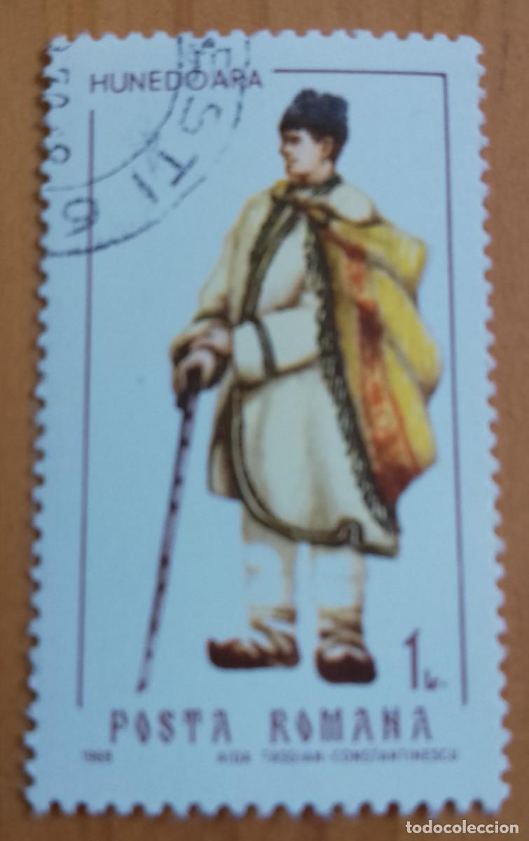 Sellos: RUMANIA - 1 L - TRAJE REGIONAL DE LA CIUDAD DE HUNEOARA - VER DESCRIPCI&Oacute;N.