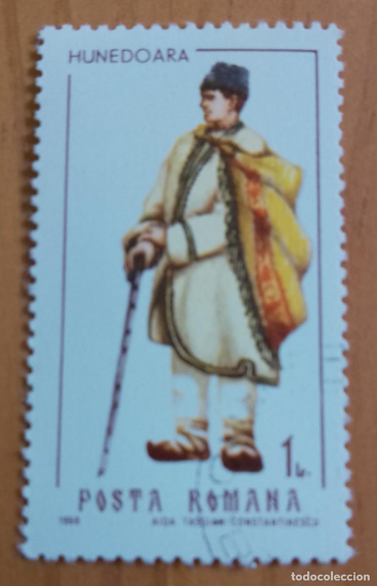 Sellos: RUMANIA - 1 L - TRAJE REGIONAL DE LA CIUDAD DE HUNEOARA - VER DESCRIPCI&Oacute;N.