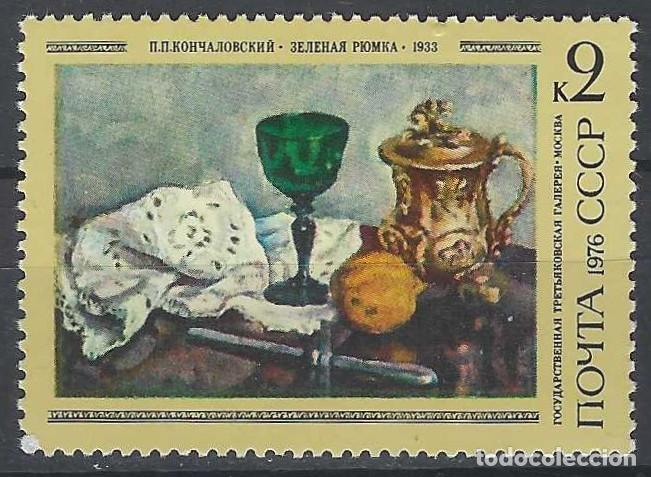 Sellos: UNI&Oacute;N SOVI&Eacute;TICA 1976 - PINTURAS DE PETR PETROVICH KONCHALOVSKY, &rdquo;LA COPA VERDE&rdquo; - MNH**