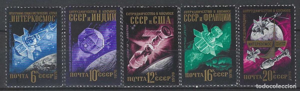 Sellos: UNI&Oacute;N SOVI&Eacute;TICA 1976 - INVESTIGACI&Oacute;N Y COOPERACI&Oacute;N ESPACIAL, S.COMPLETA - MNH**