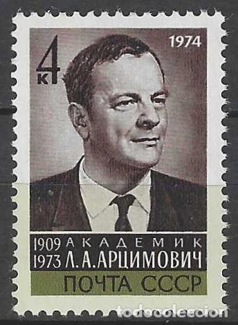 Sellos: UNI&Oacute;N SOVI&Eacute;TICA 1974 - L.A. ARTSIMOVICH, F&Iacute;SICO Y ACAD&Eacute;MICO - MNH**